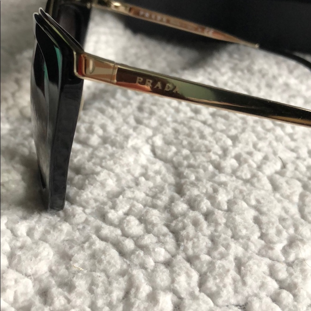 Prada sunglasses Authentic - Picture 6 of 8